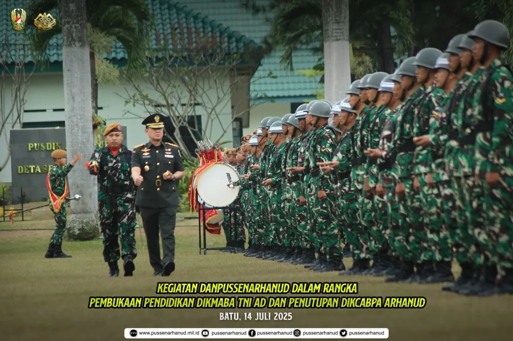 KEGIATAN DANPUSSENARHANUD DALAM RANGKA PEMBUKAAN PENDIDIKAN DIKMABA TNI AD DAN PENUTUPAN DIKCABPA ARHANUD